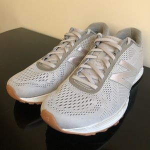 New Balance Womens Warislo1 Running Shoes